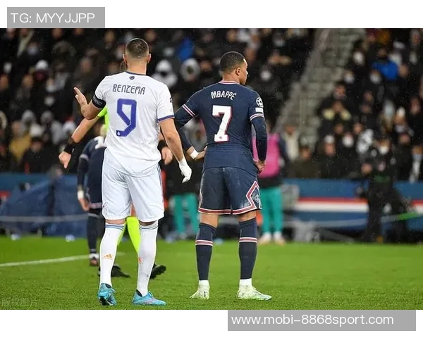 姆巴佩争抢中意外倒地主动示意换人球迷心忧望无大碍